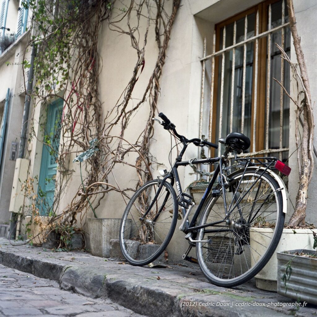 Vélo dans les rue des Thermopyles à Paris