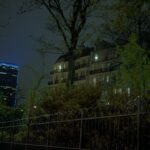 La Tour bleu dans la nuit.