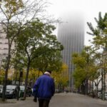 La Tour Montparnasse dans le brouillard