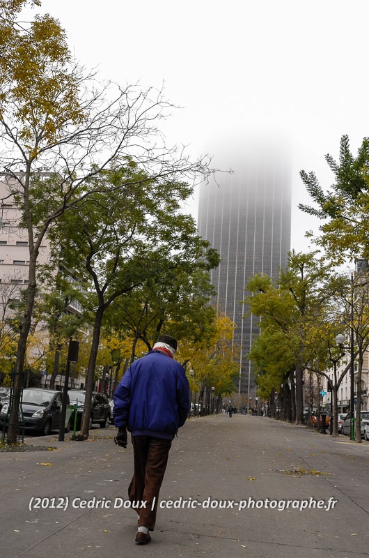 La Tour Montparnasse dans le brouillard