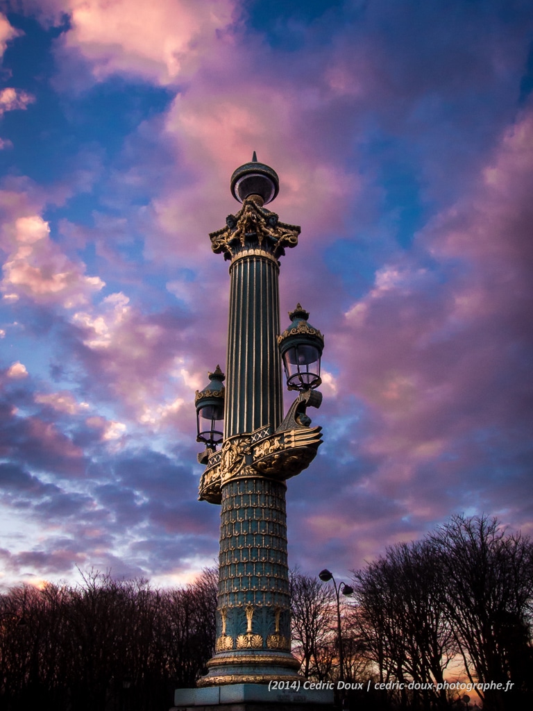 Candélabre en colonne rostrale de la Place de la Concorde à Paris