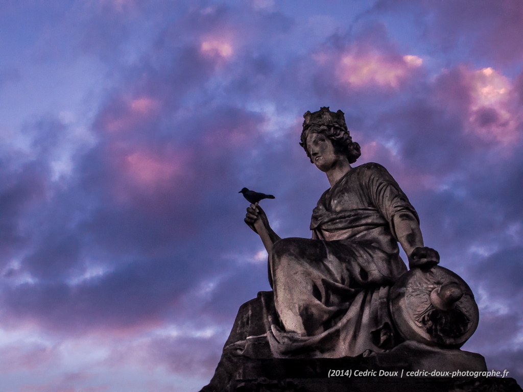 Statue de Brest sur une guérite de Gabriel, place de la Concorde à Paris
