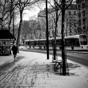 Le joggeur fait la course avec le Tram