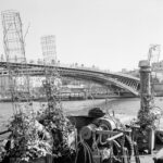 La péniche sur la Seine paré à lever l'ancre