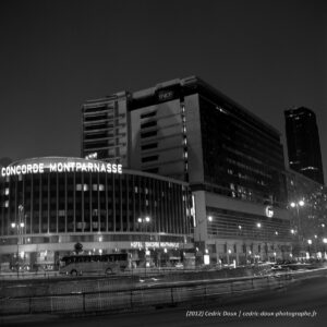 Paris la nuit : le rond point de la gare