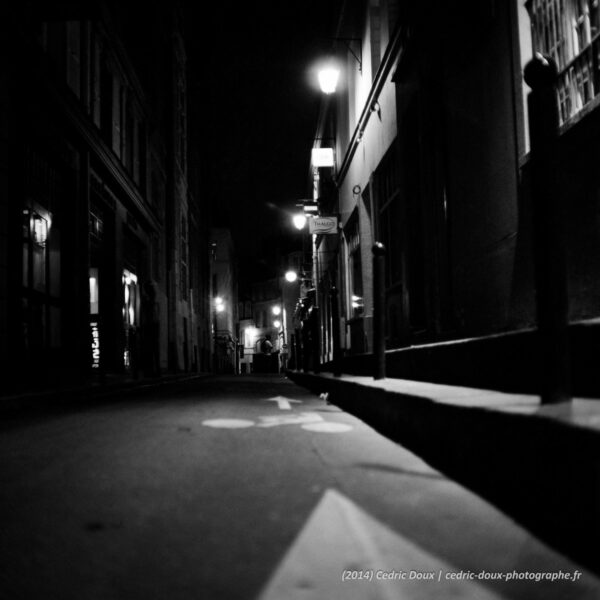 Rue de Paris, la nuit