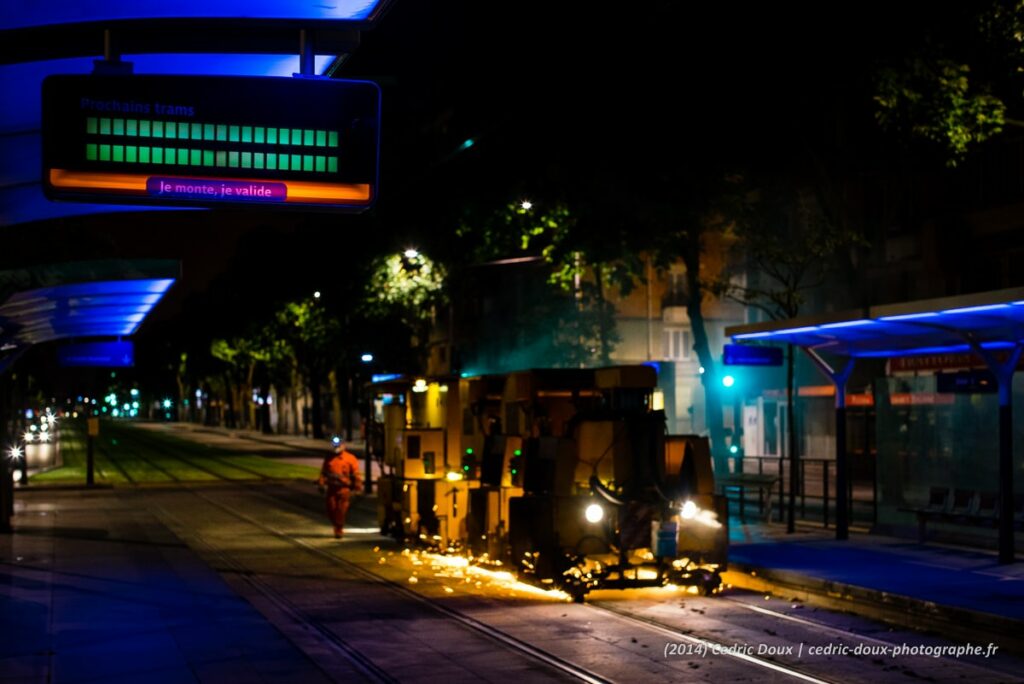 Je monte et je valide mon ticket de tram