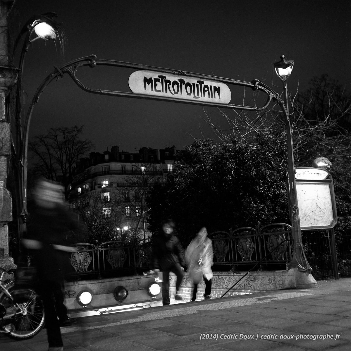 paris la nuit sortie metro 2014 07 1173 RolleiCord