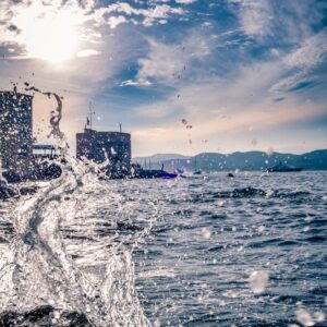 Les vagues dans la crique de Saint Tropez