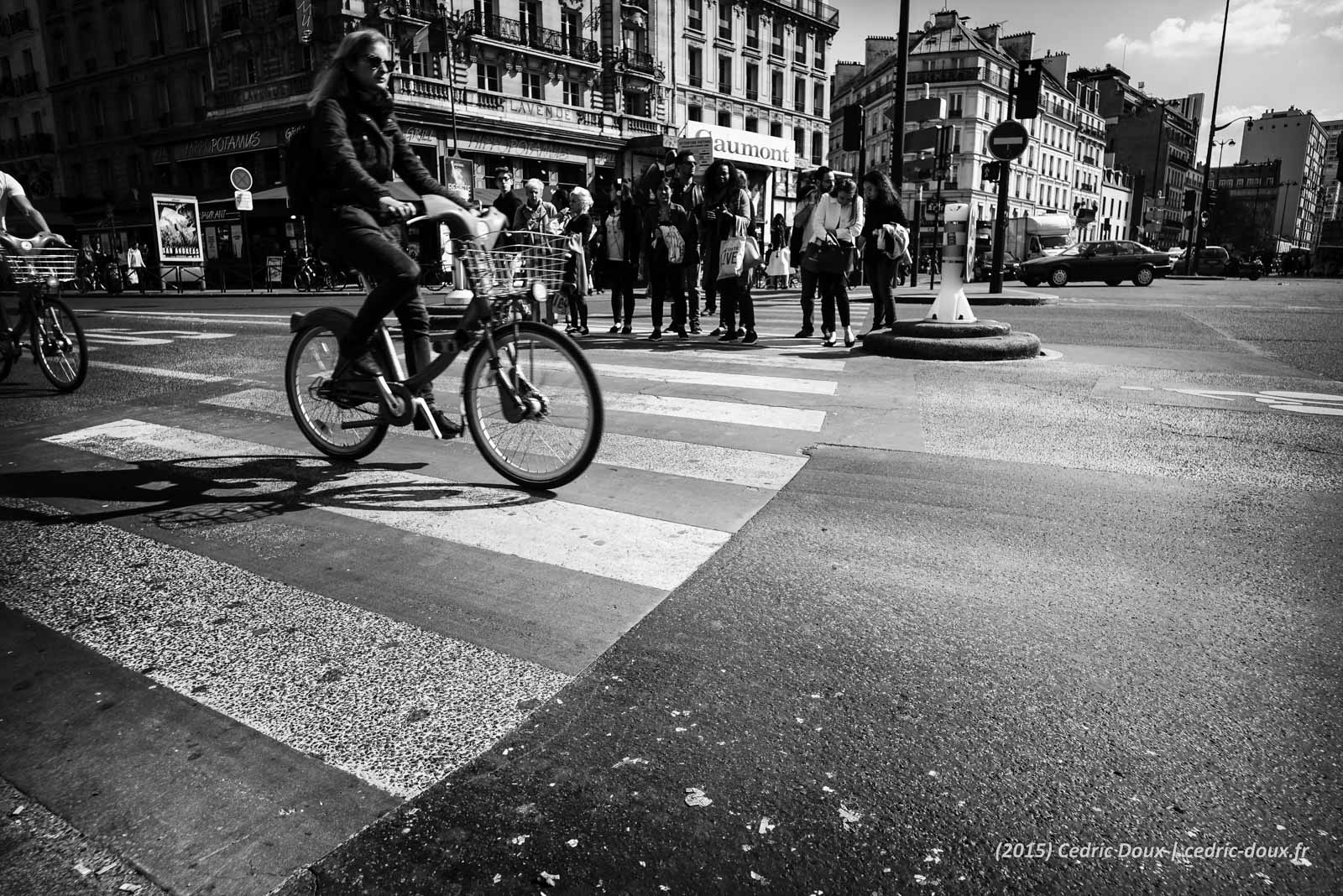 crossing lines Paris 2015 05 StreetPhoto DSC01612