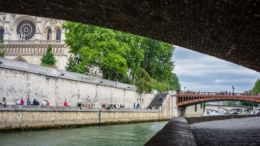 Paris, sous le petit pont