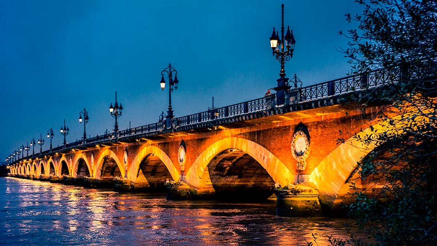 Le Pont de Pierre à Bordeaux