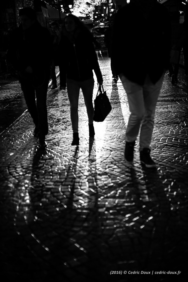 Jeux d'ombres sur les pavés de la rue Montorgueil