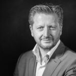 Portrait corporate pour la presse d'un chef d'entreprise. Crédit photo 2019 © Cedric-Doux.fr