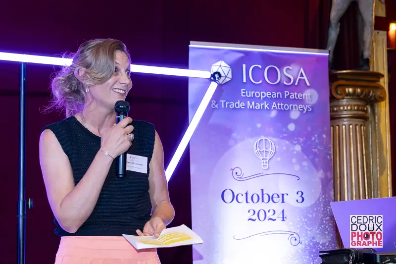 Claire VERSCHELDE, associée fondatrice d'ICOSA, s'adressant aux invités lors des 15 ans d'ICOSA.